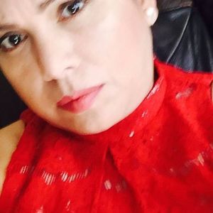 Meet your Posher, Elvia